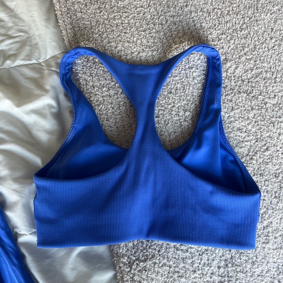 Beautiful blue aerie set - Picture 3 of 3